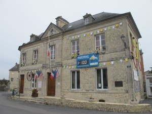 La Mairie de Sainte-Marie-du-Mont aux couleurs du Tour